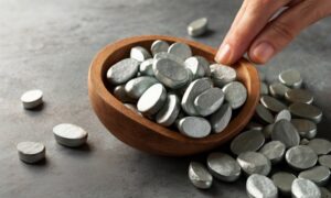 cynk w misce, grafika wiodąca do artykułu na temat cynk z czym nie łączyć