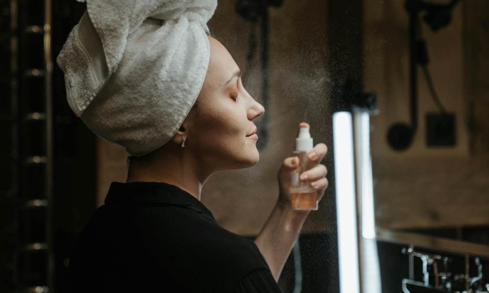 kobieta-tonik-pielęgnacja