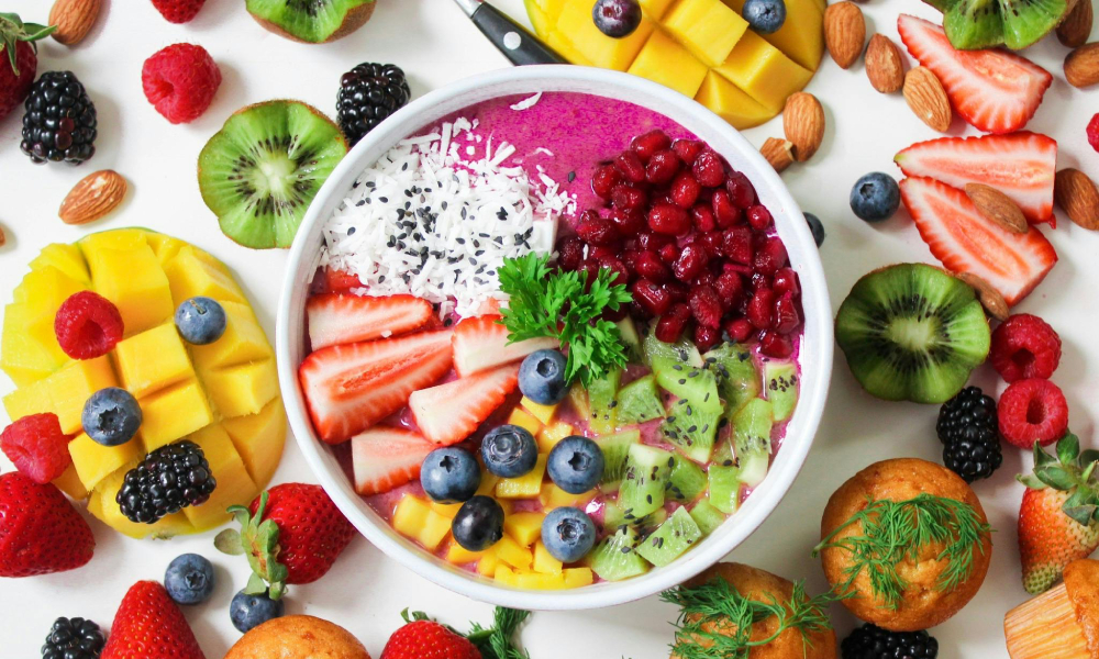 truskawki, kiwi, mihdały, ananas i inne