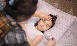 Przeziębione dziecko, grafika wiodąca do artykułu Paciorkowiec u dzieci