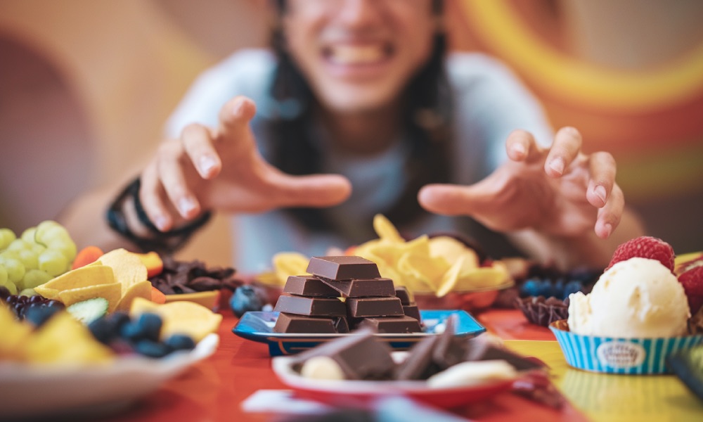 Osoba mająca zachciankę na czekoladę